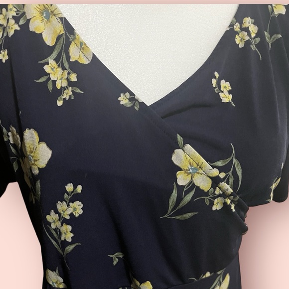 STITCHFIX EXCLUSIVE! Floral Maternity Dress! - Picture 4 of 5